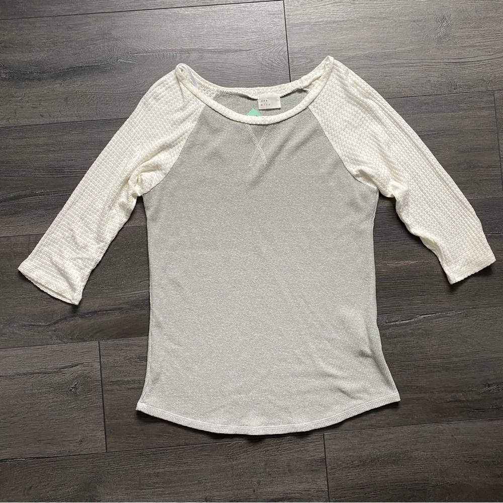 Dee Elly Womens Raglan Waffle Knit 3/4 Sleeve Two Tone Shirt Size Medium NWT